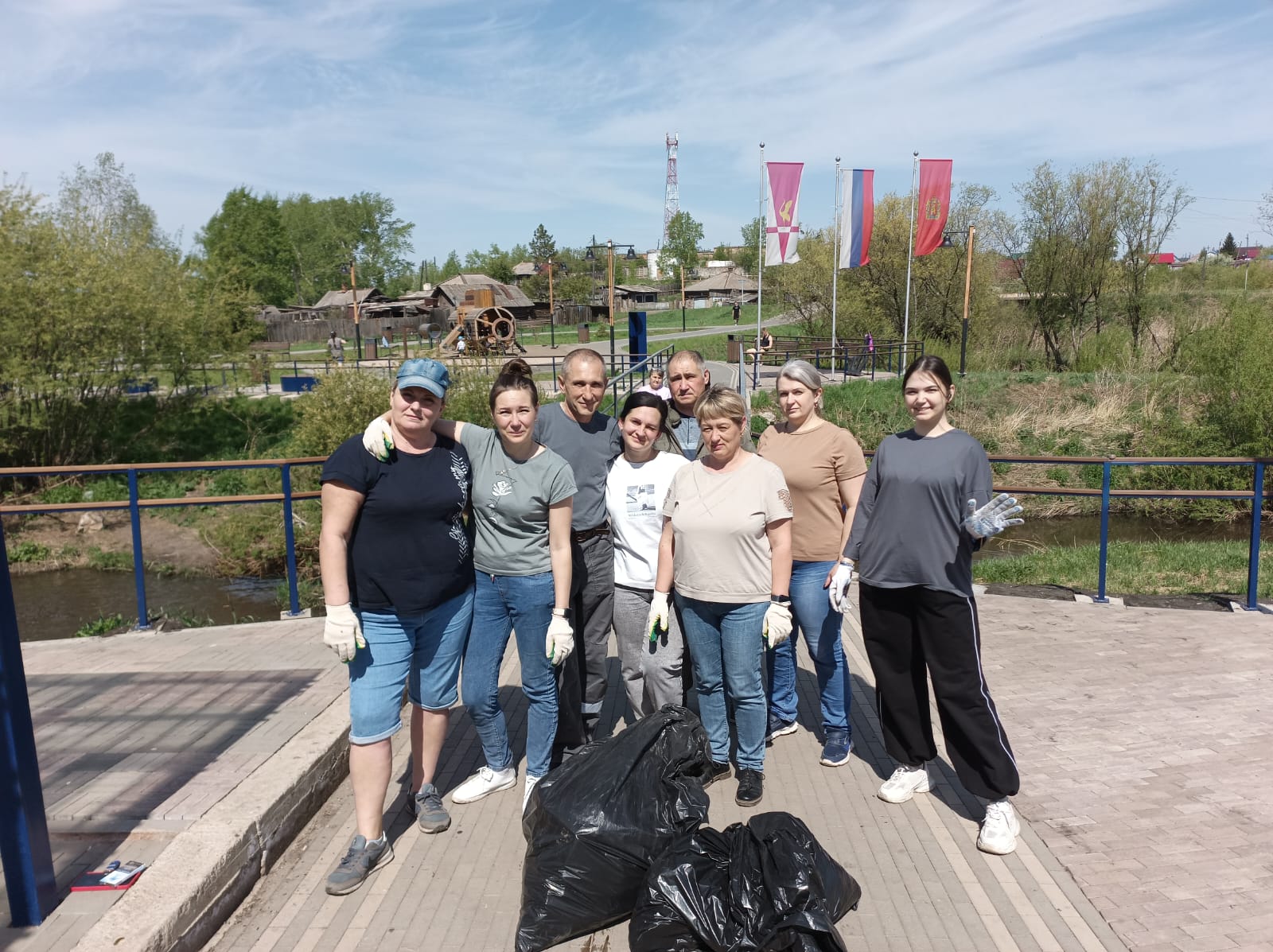 Очистка от мусора берегов водных объектов в рамках регионального проекта «Вода России».