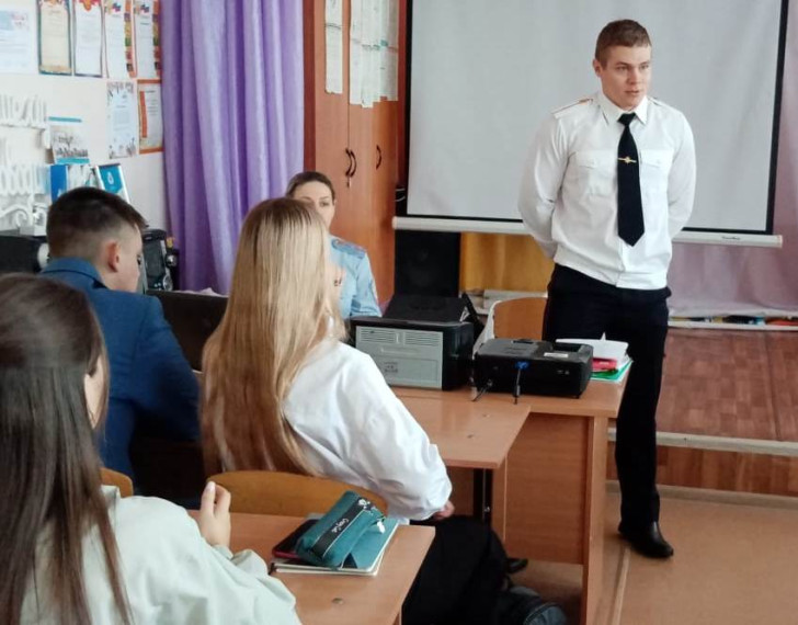 В Ужуре сотрудники полиции провели профориентационную беседу со школьниками. В Ужуре сотрудники полиции провели профориентационную беседу со школьниками.