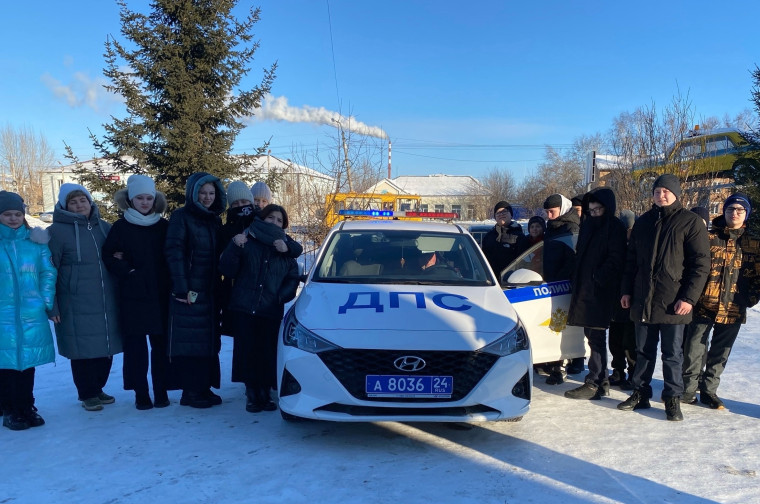 В Ужуре школьников познакомили с работой Госавтоинспекции. В Ужуре школьников познакомили с работой Госавтоинспекции.